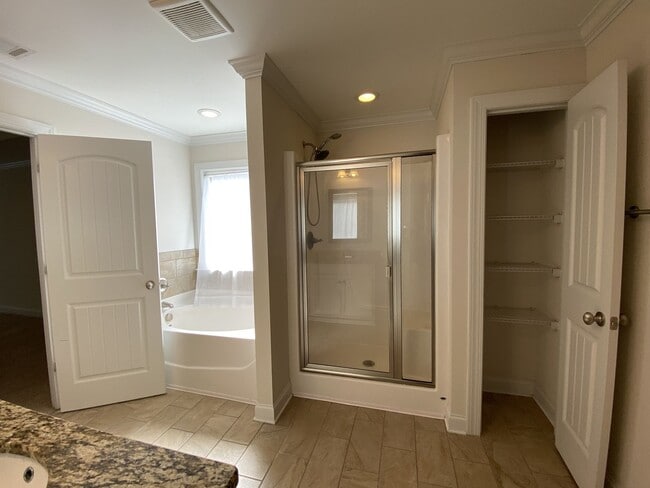 Building Photo - 5BR + # Full Bath Home in The Retreat at B...