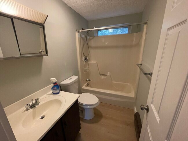 Building Photo - 17 Kingsley Ct