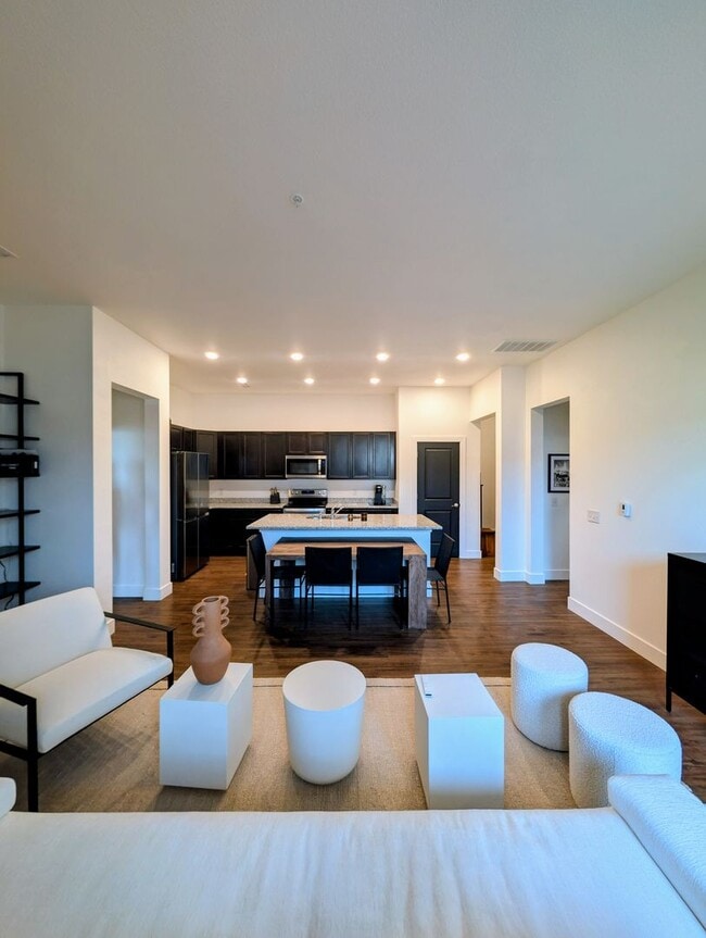 Building Photo - Long Realty & Property Management - 2 Bedroom 2 Bathroom condo in Aurora