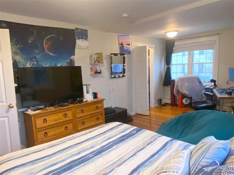 Building Photo - 519 Main St