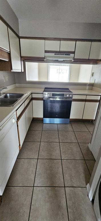 Building Photo - 2132 St Marteen Ct