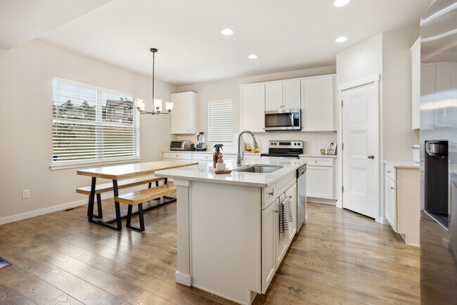 Building Photo - 740 Sage Forest Ln