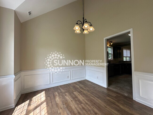 Building Photo - 4 Bedroom Home Near Birkdale Village