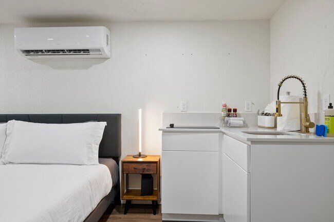 Building Photo - 4005 W Lincoln St