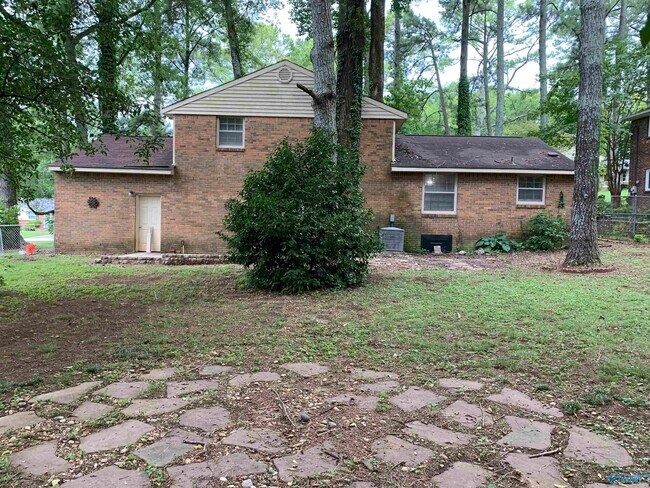 Building Photo - 2602 Vinyard St NE