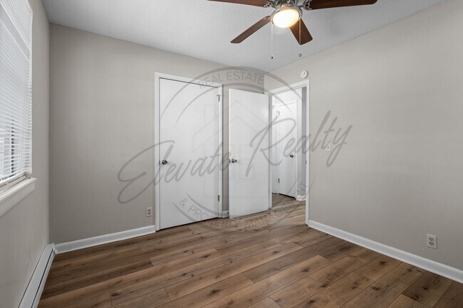 Building Photo - On Special: Two Bedroom Duplex in Hermitage!