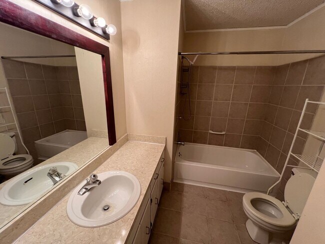 Building Photo - Old Hickory / Nolensville Rd 3bed 2.5 bath