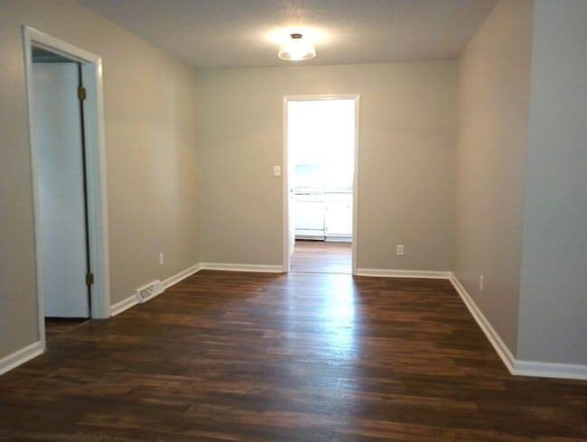 Building Photo - 4 Bedroom 3 Bath Coming Available!!