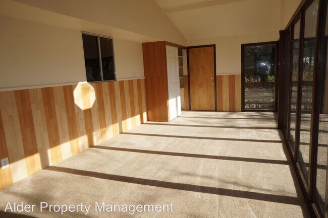 Building Photo - 4 br, 2 bath House - 17265 SE Oatfield Road