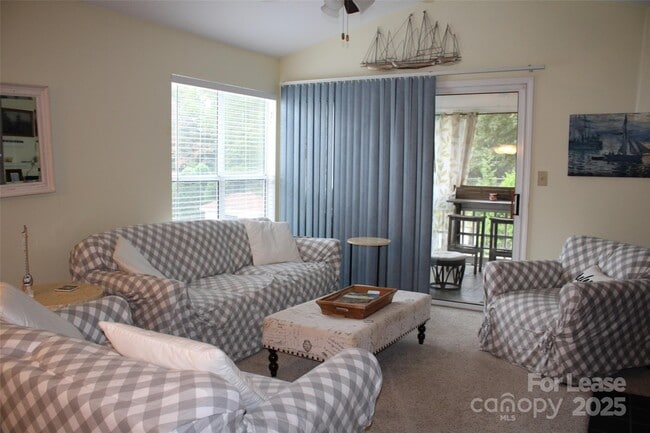 Building Photo - 763 Southwest Dr