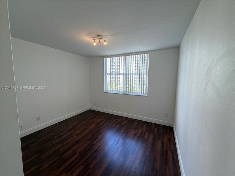Building Photo - 770 Claughton Island Dr