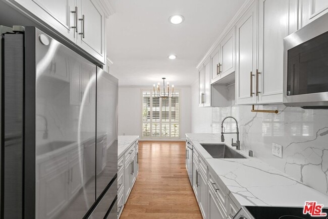 Building Photo - 7270 Hillside Ave