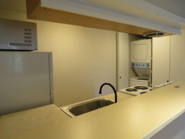 Building Photo - Redmond Downtown Charming 530 sf Studio $ 1695.00 includes parking