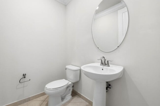 Building Photo - 148 NW Emerson Pl