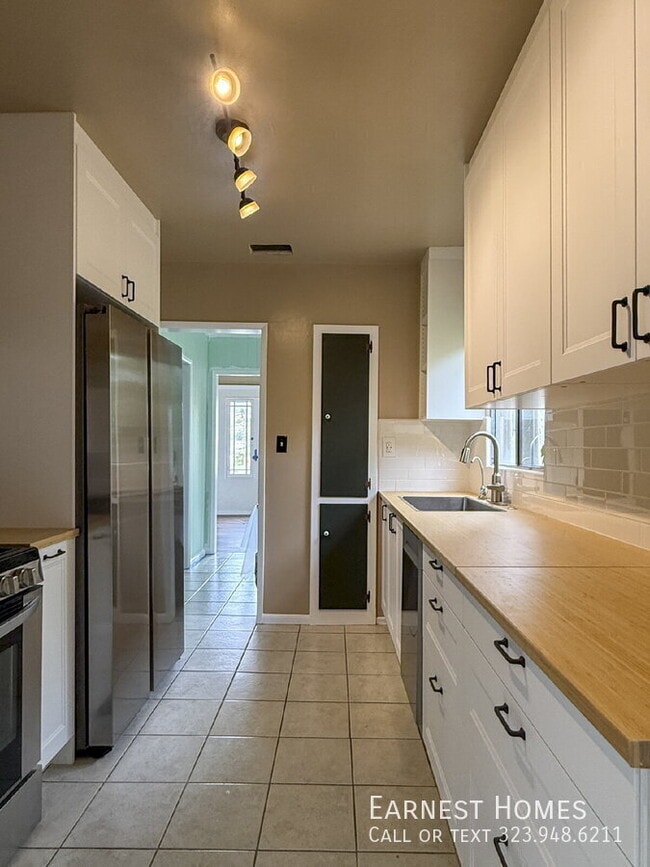 Building Photo - 1401 Dartmouth Dr