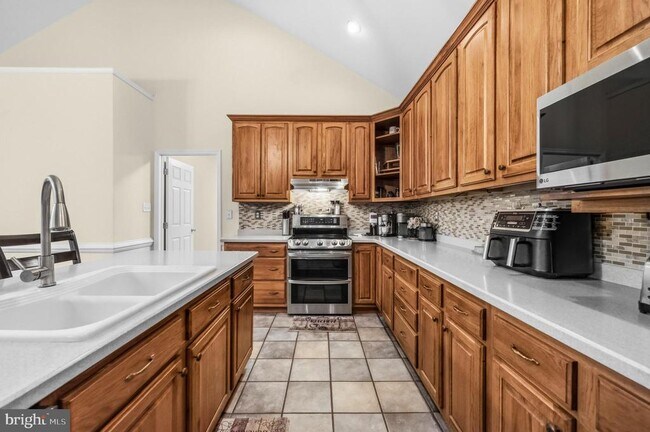 Building Photo - 14715 Jennifer Ct