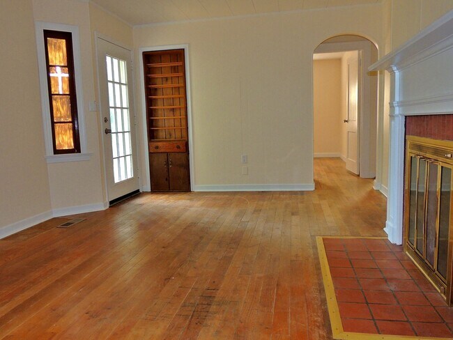 Building Photo - 115 Park Dr
