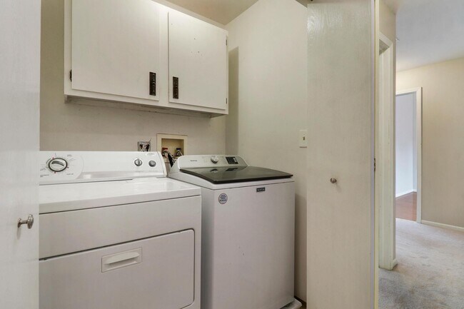 Building Photo - 407 Ballard Dr