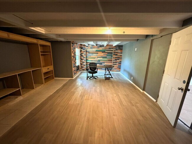Building Photo - Spacious 2-Bed/2-Bath + Bonus Room Home fo...