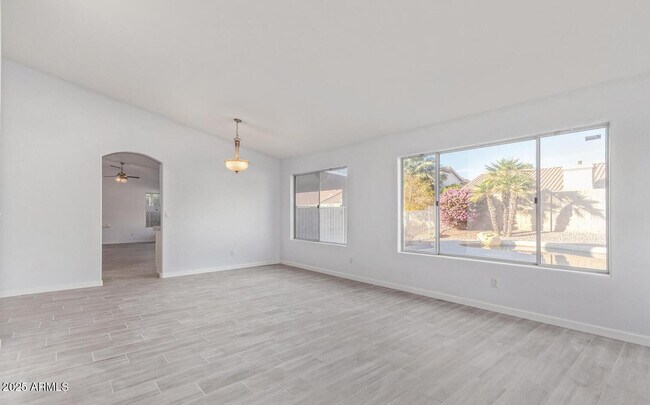 Building Photo - 4758 E Villa Maria Dr