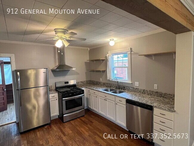 Building Photo - 912 General Mouton Ave