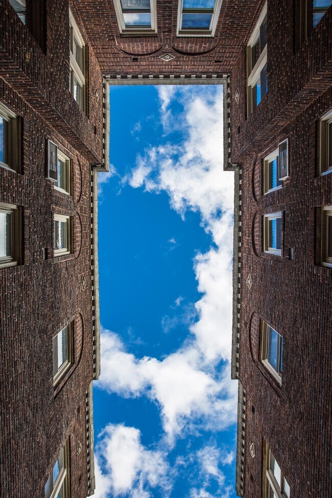 Building Photo - 108 S Hosmer St