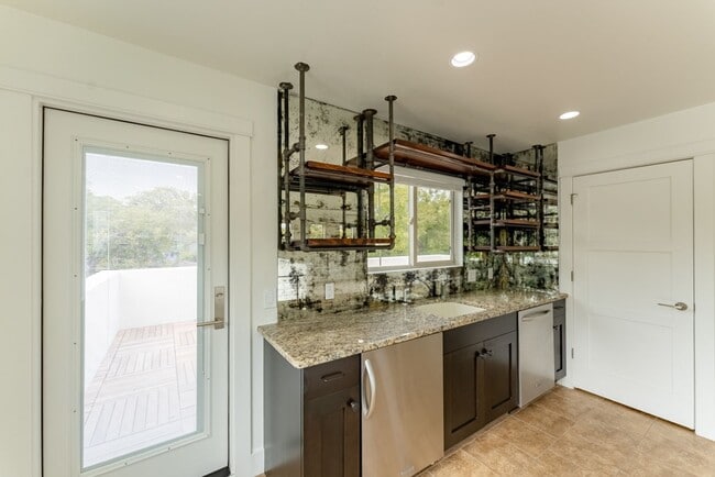 Building Photo - Gorgeous 4 bedroom, 5 bathroom House in Bouldin Creek!