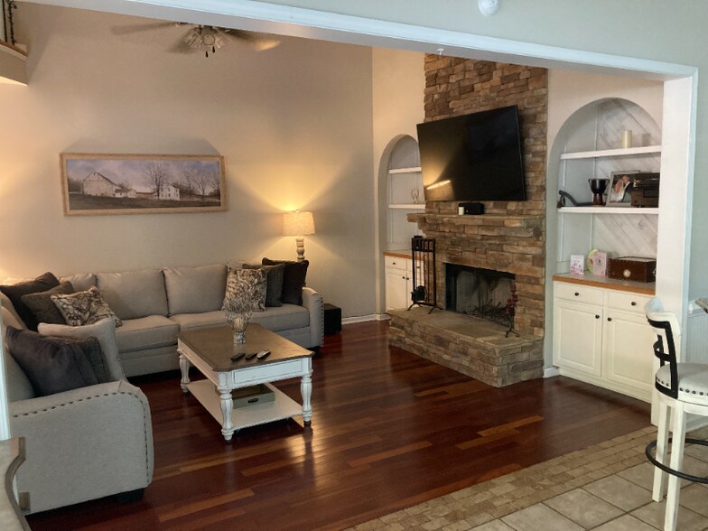 Building Photo - 343 Ironhill Trce