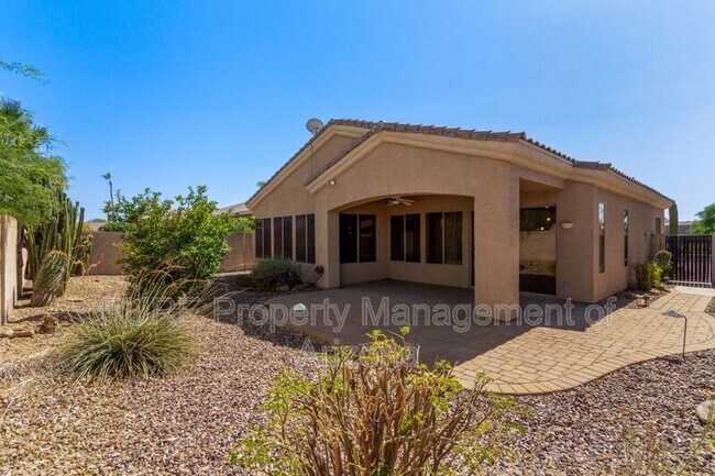 Building Photo - 737 S Sycamore Pl