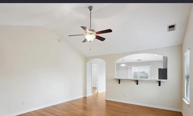 Building Photo - 21 Millwood Lake Dr