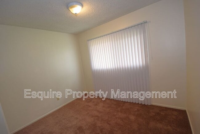Building Photo - 2050 N Ventura Rd