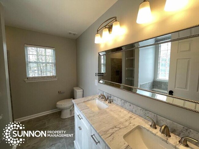 Building Photo - 4 Bed 2.5 Bath House with Great Yard