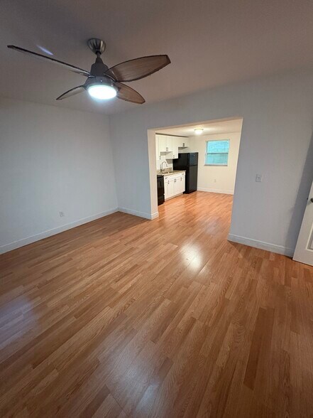 Building Photo - 10918 N Hyacinth Ave