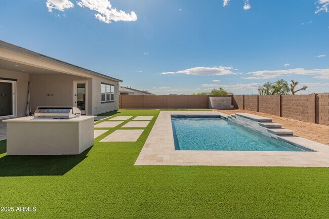 Building Photo - 4236 E Whisper Rock Trl