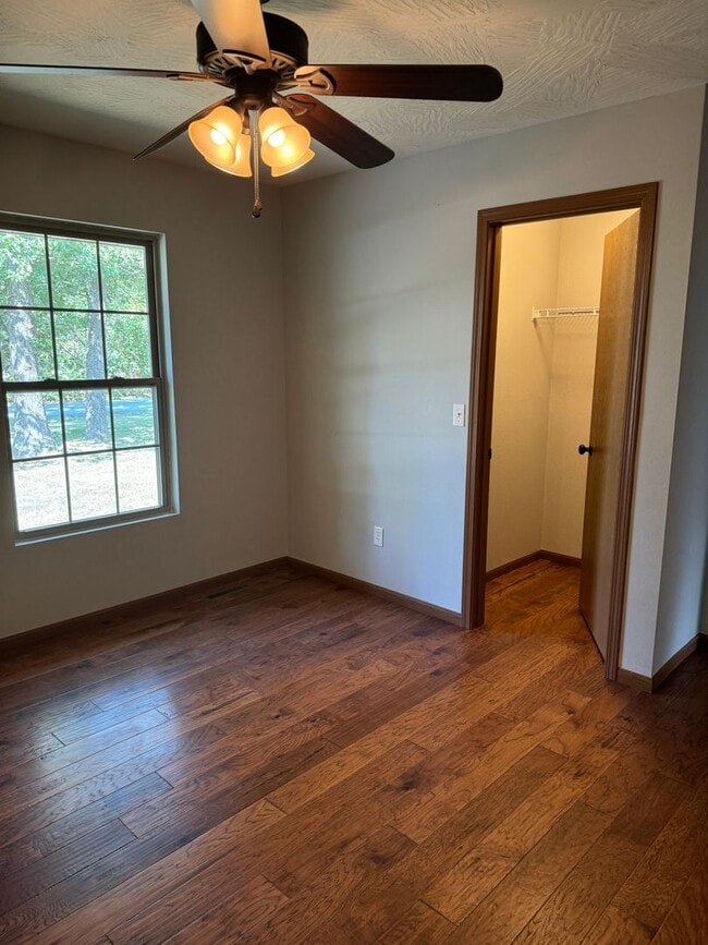 Building Photo - Beautiful Home Strafford, Missouri