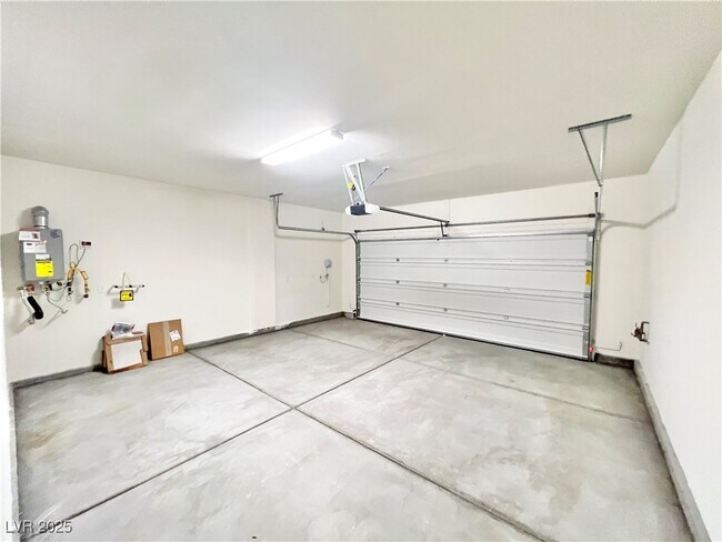 Building Photo - 6972 W Ford Ave