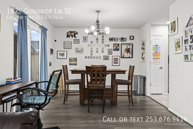 Building Photo - 1625 Sundrop Ln SE