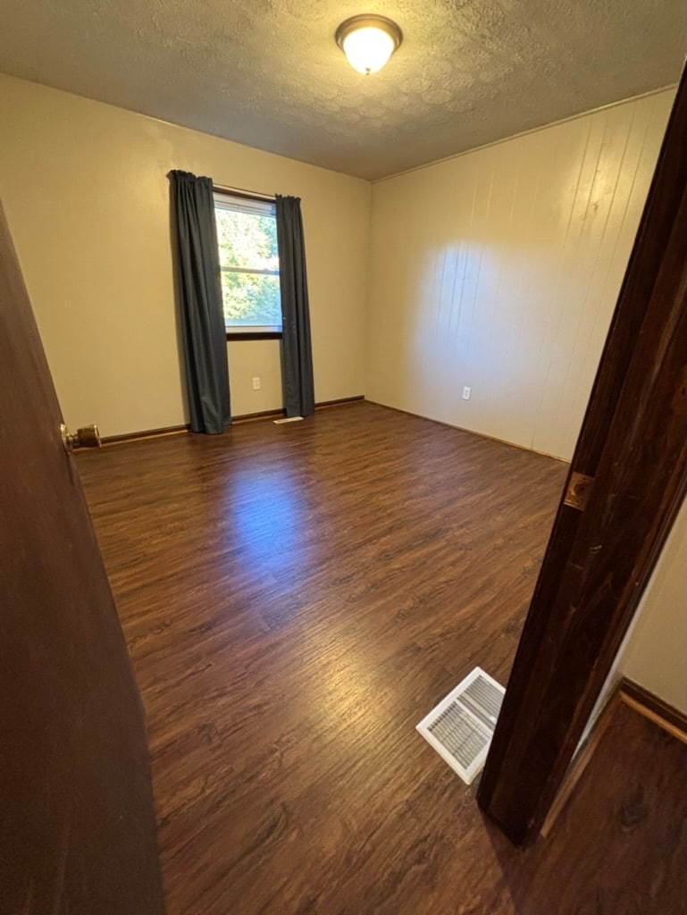 Bedroom - 13096 Beaver Creek Rd
