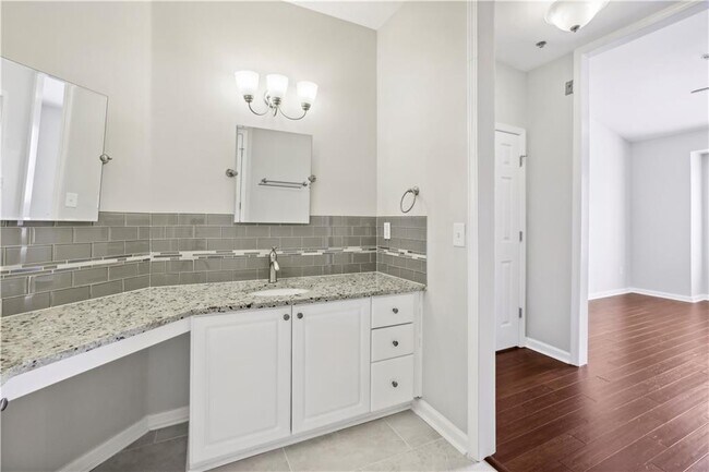 Building Photo - 7110 Woodland Ln