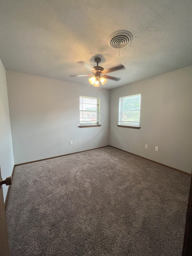 Building Photo - 104 SW 45th St