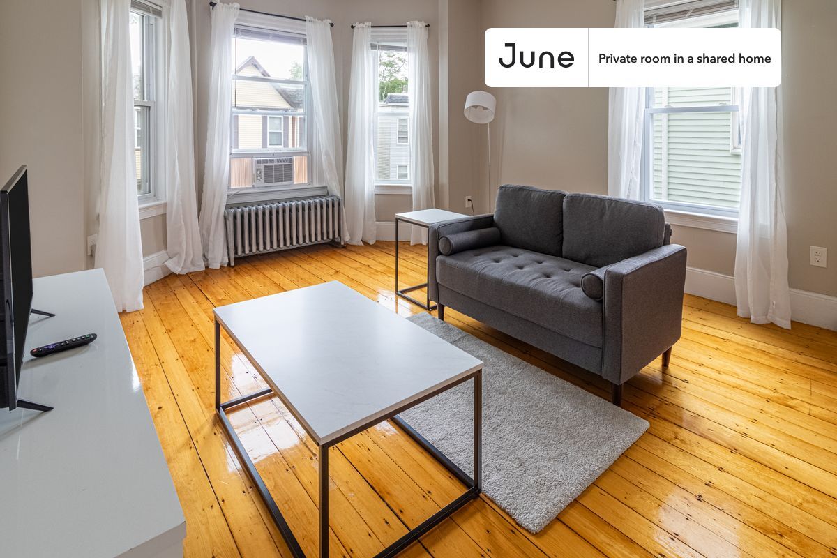 Building Photo - Room in Shared 4 bed/1 bath home