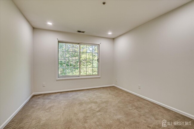 Building Photo - 936 Waterford Dr