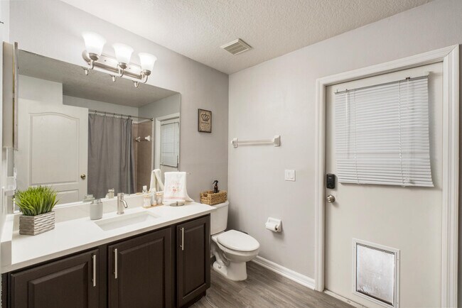 Building Photo - 511 N Pine Meadow Dr