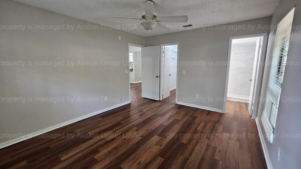 Building Photo - 3545 Villa Pl