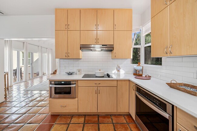 Building Photo - 49 River Dr