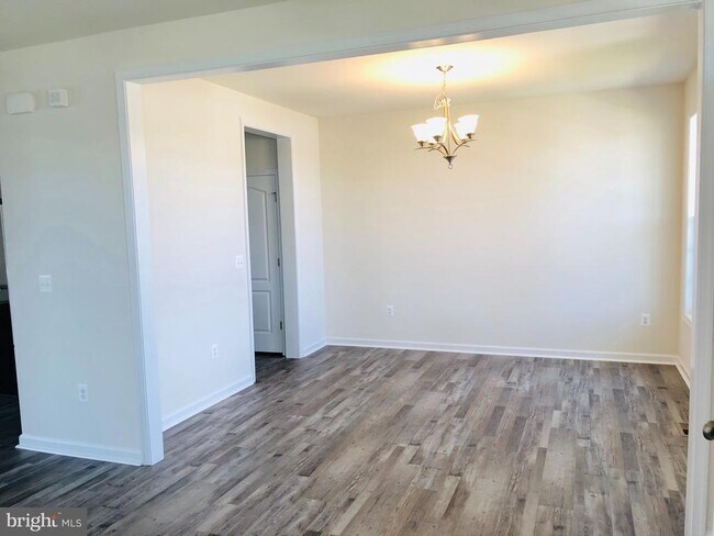 Building Photo - 336 Boxelder Dr