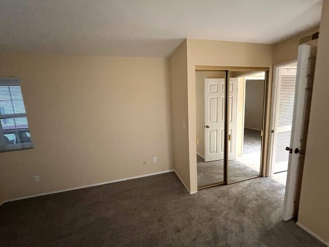 Building Photo - Mission Beach, 2 bedroom, 2 bathroom, with New Carpet, Parking, Laundry, Patio (807 Nantasket Ct....