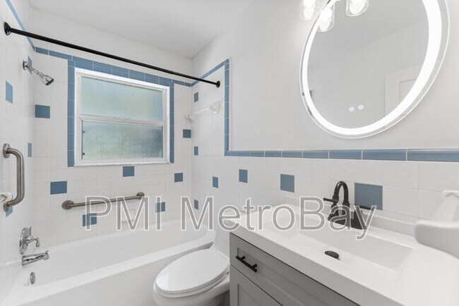 Building Photo - 4939 Woodland Dr