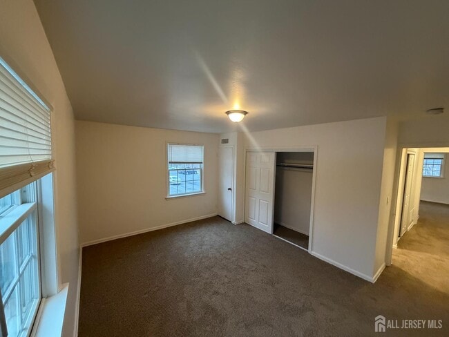 Building Photo - 304 Lakeview Terrace