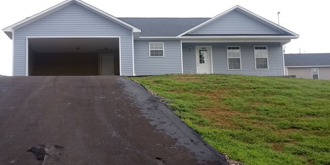 Building Photo - Single Family Home in White Pine TN